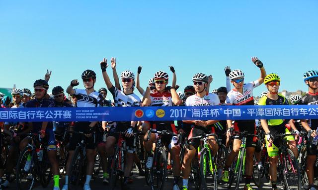 世界首次“人机共跑”半马赛事在京完赛